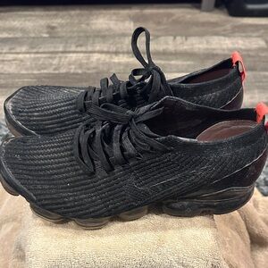 Nike Men's Black and Red Sneakers